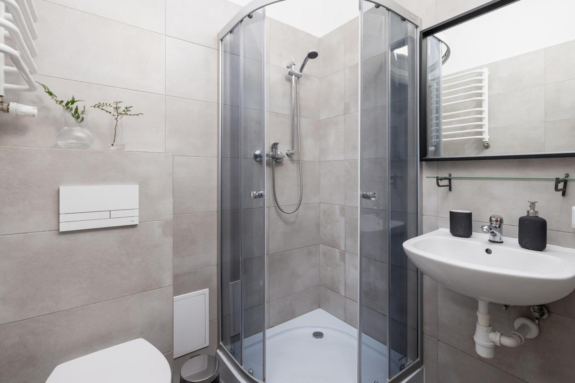 1-Bedroom Apartment With Balcony - Dluga 65 คราคูฟ ภายนอก รูปภาพ