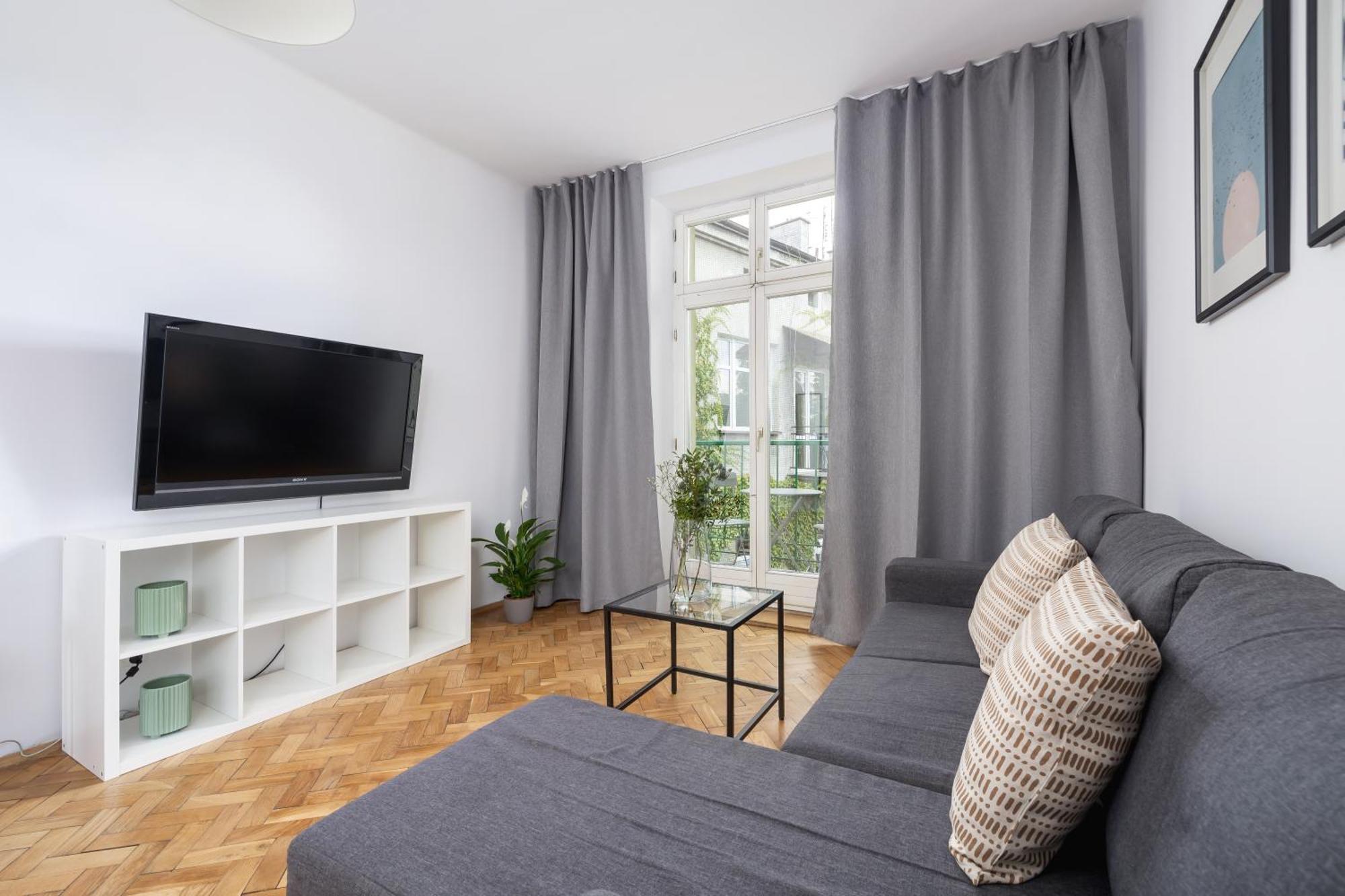 1-Bedroom Apartment With Balcony - Dluga 65 คราคูฟ ภายนอก รูปภาพ