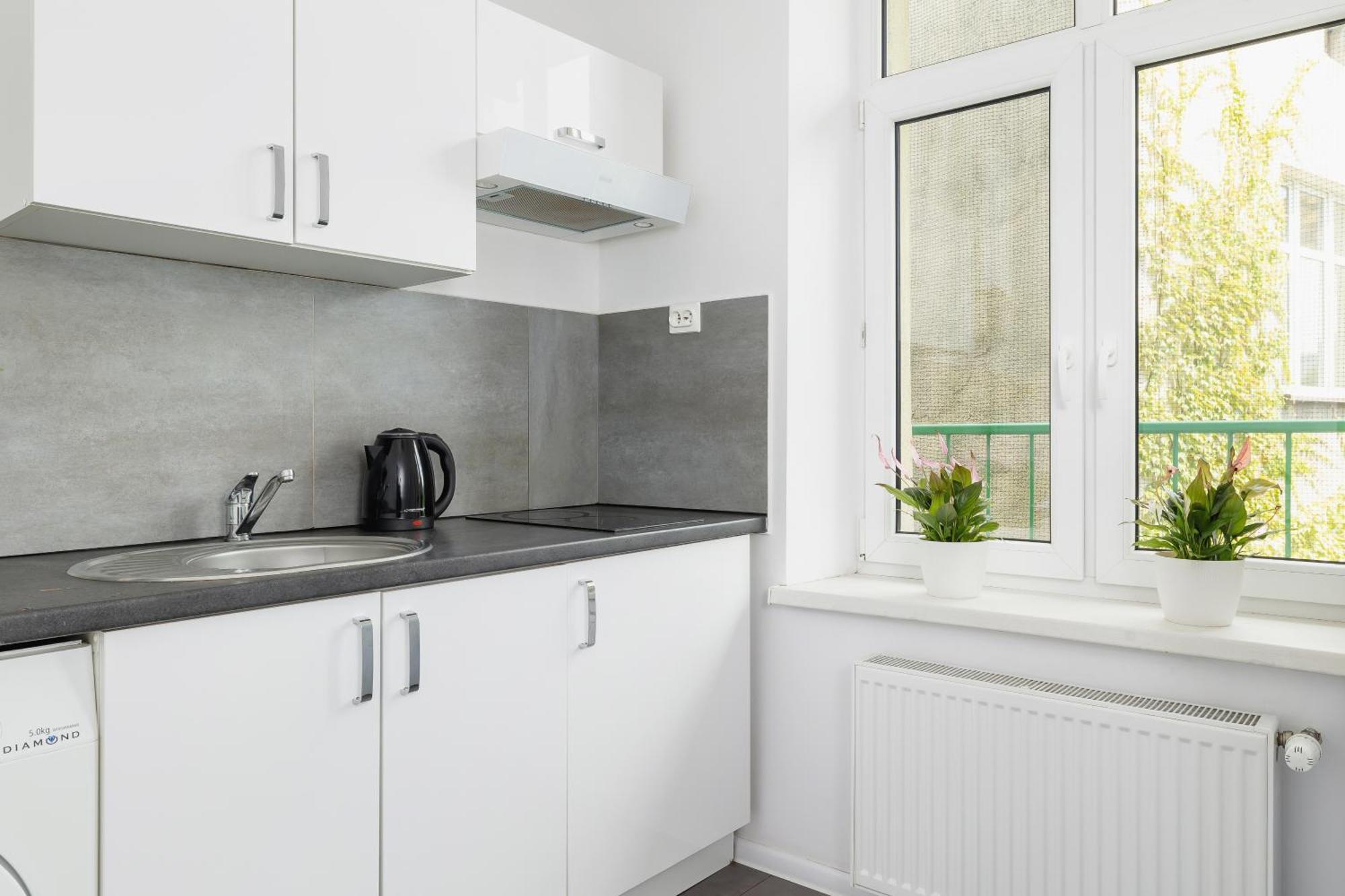 1-Bedroom Apartment With Balcony - Dluga 65 คราคูฟ ภายนอก รูปภาพ